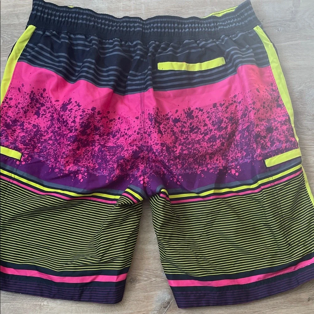 Wave Zone Men’s Striped Swim Shorts Large Vibrant Beach Trunks